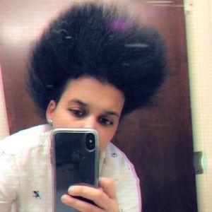 Meet your Posher, Dee